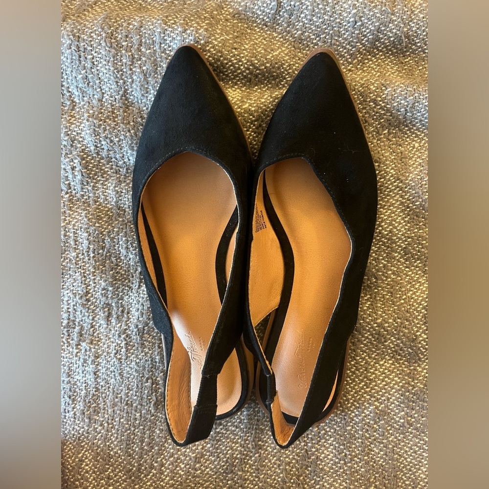 Universal Thread Flats